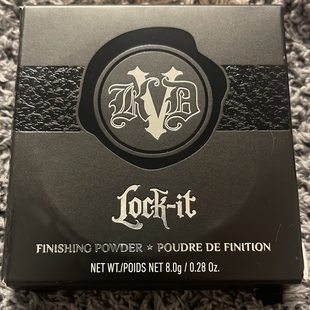Kat Von D Makeup Setting Powder - Black and Cream - Picture 6 of 7